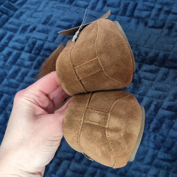 Bearpaw Suede Wide Width Slippers with Pom-Pom Size 9, New With Tags! - Picture 7 of 17